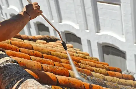 Nettoyage de toitures - Bourg-des-Comptes